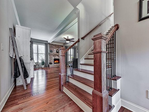 3rd image of 601 Walker Ct