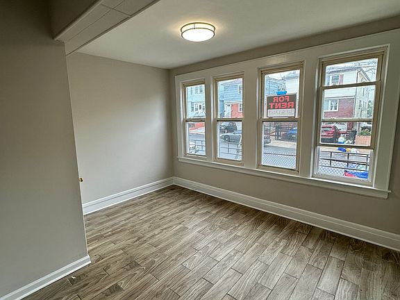 4th image of 811-815 Parker St #1