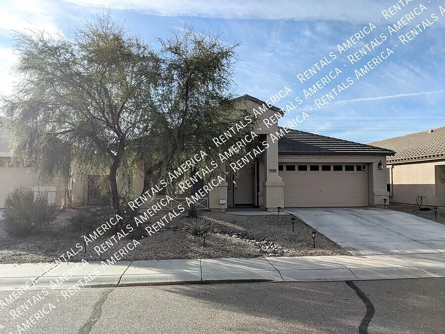 Spacious single story home! — Photo 1