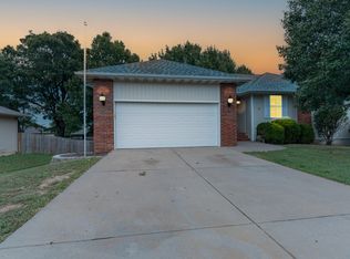 405 Bradford Pear, Clever, MO 65631