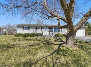 54 Greenview Dr, West Branch, IA 52358
