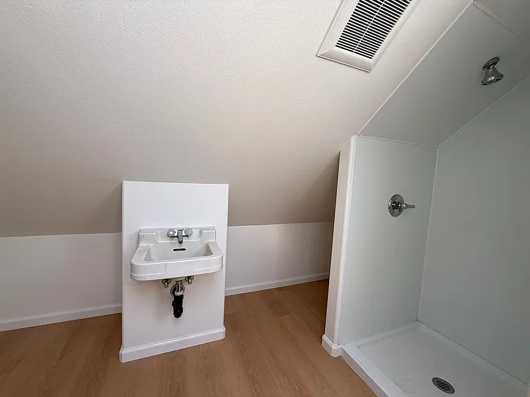 1472 Chanticleer Ave — Photo 8