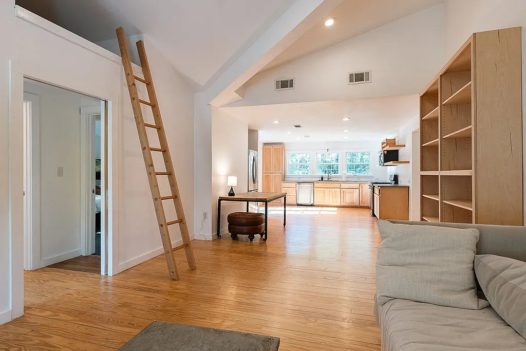 3 bed, 1350 sqft, $2,250 — Photo 1