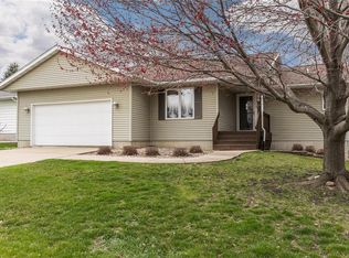 2906 Hillmer Dr SW, Cedar Rapids, IA 52404