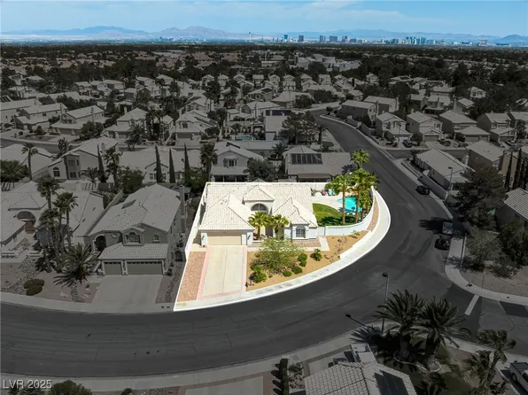 2212 Marble Gorge Dr, Las Vegas, NV 89117
