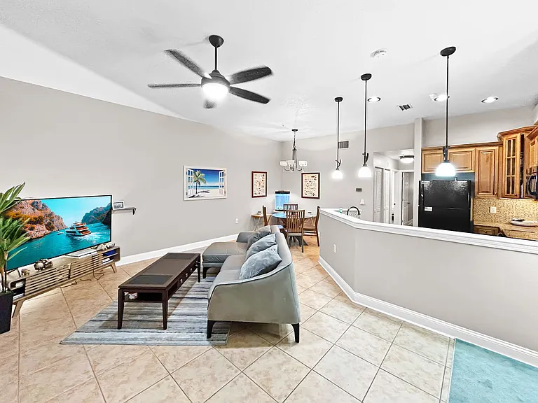 701 Mirror Lake Dr N #120 — Photo 5