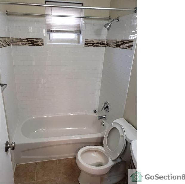 2nd image of 1420 Union Ave #1420C