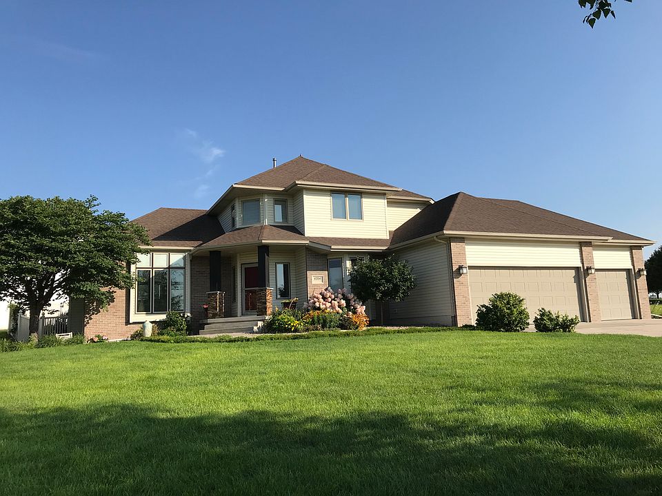 1st image of 4704 Country Club Ln