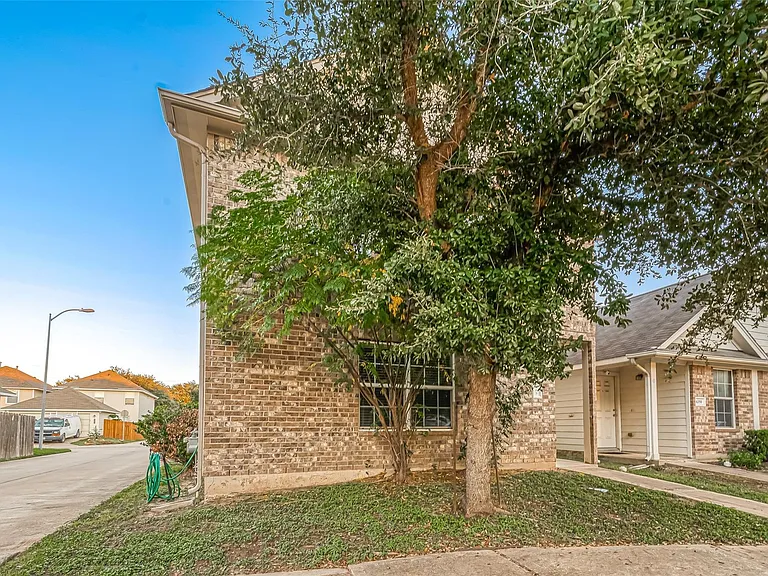 6352 Austinville Dr — Photo 3