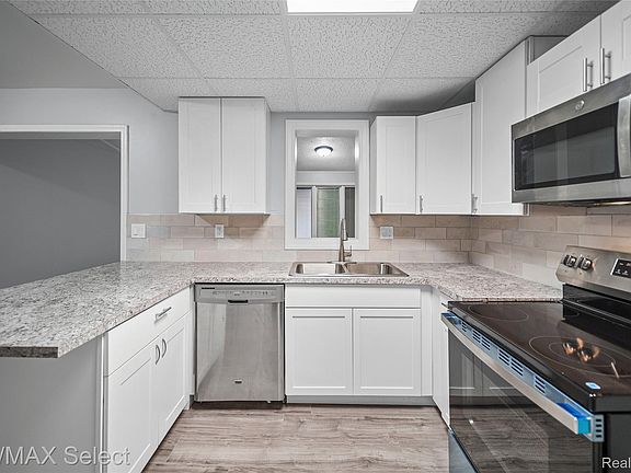 5th image of 4020 Park Forest Dr