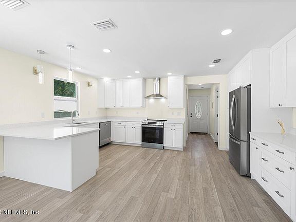 4th image of 821 S 14TH Street
