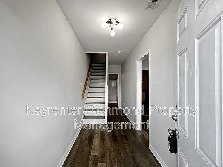 9 E 19th St — Photo 2