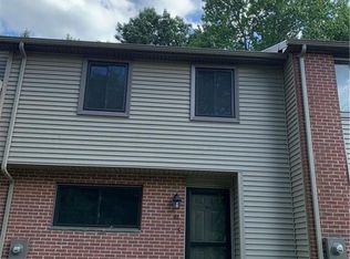 46 Hitching Post Ln #46, Glastonbury, CT 06033