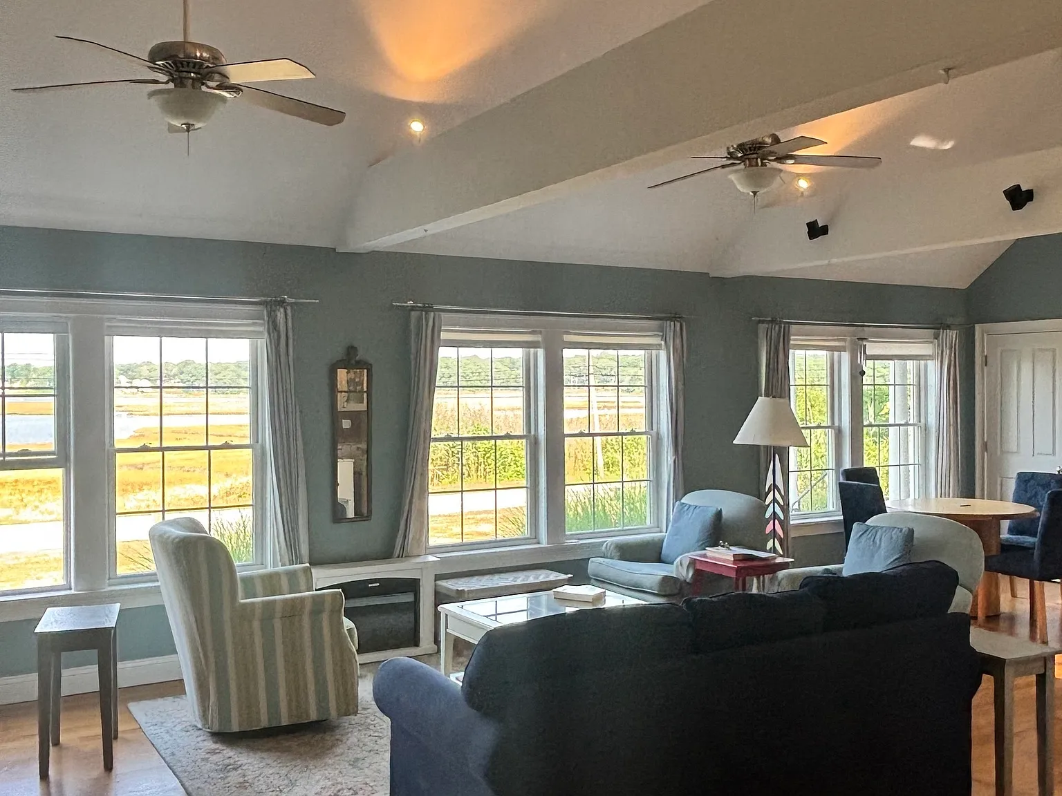 4 bed, 2.5 bath, 2422 sqft, $3,000 — Photo 3