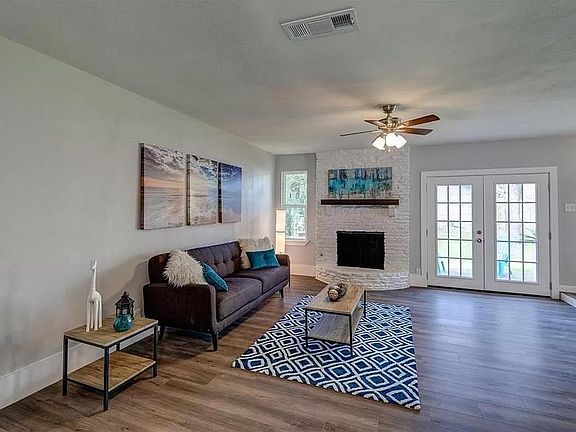 2nd image of 10100 Oak Hollow Cir
