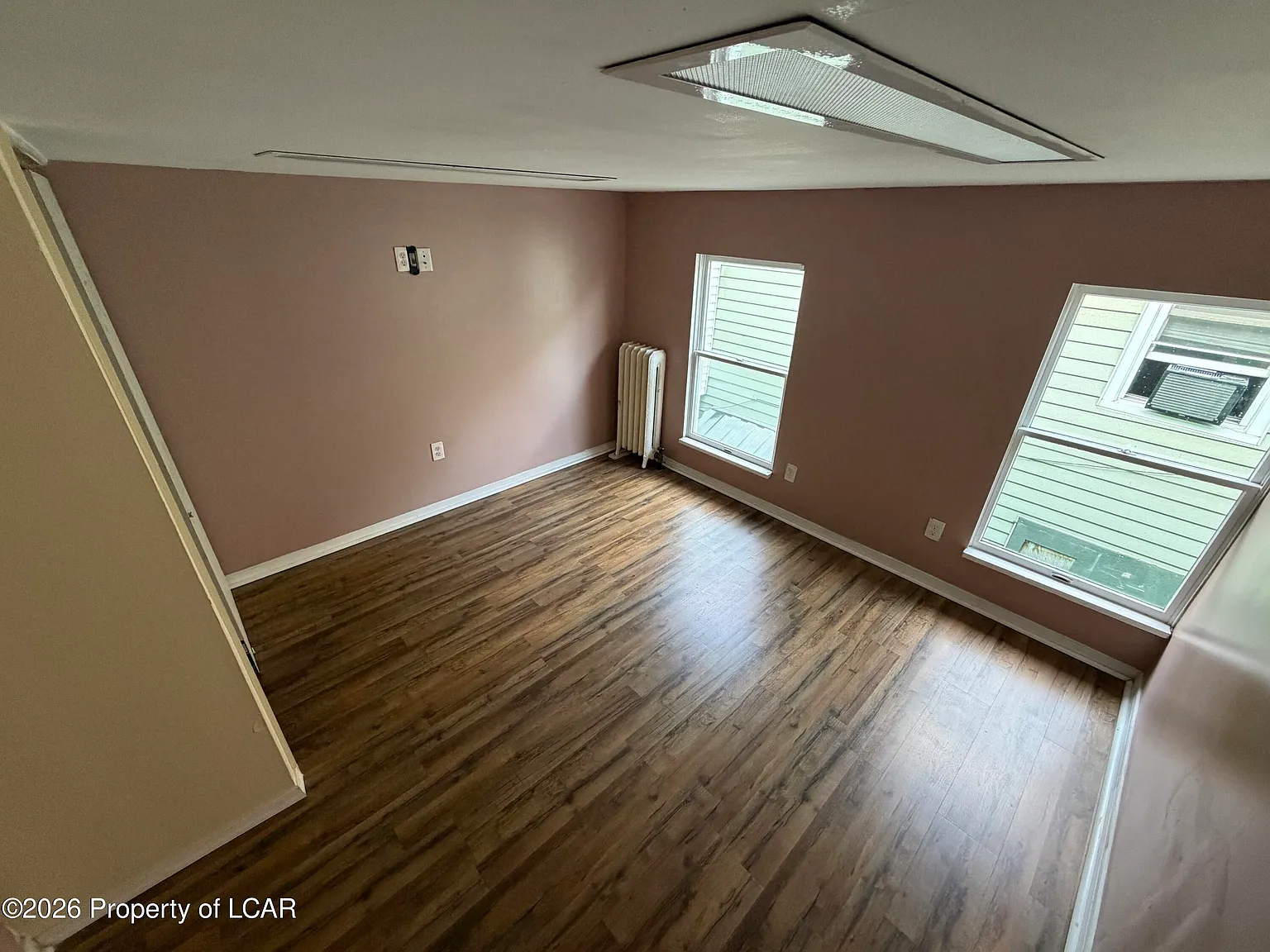 2 bed, 1.0 bath, 950 sqft, $1,300 — Photo 2