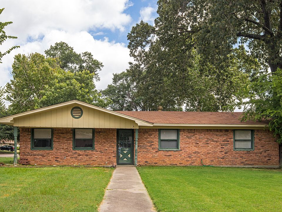 1st image of 1203 W River Oaks Dr