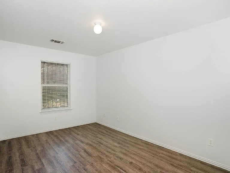 2907 La Salle St — Photo 7