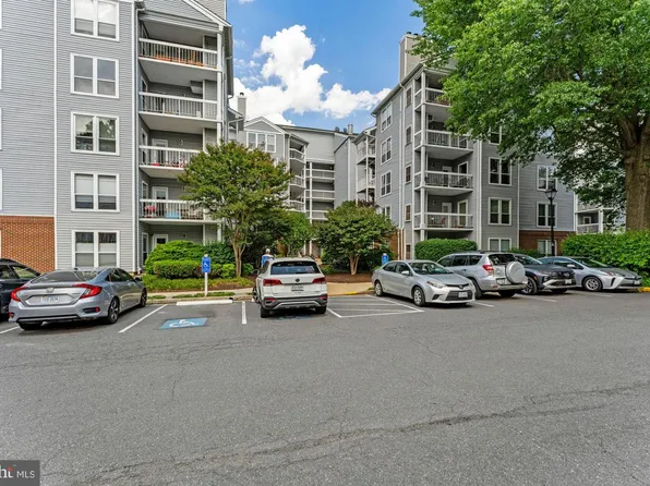3175 Summit Square Dr #5-C2, Oakton, VA 22124