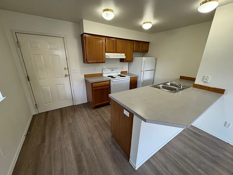 1607 H St #103 — Photo 3