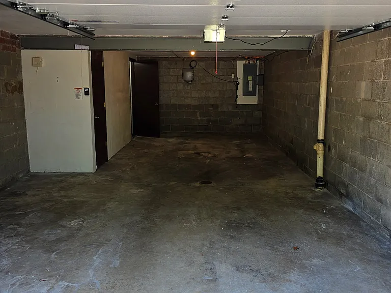 One car garage