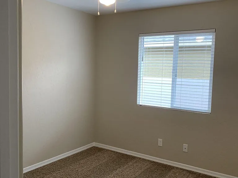 1568 E Whirlwind Way — Photo 9