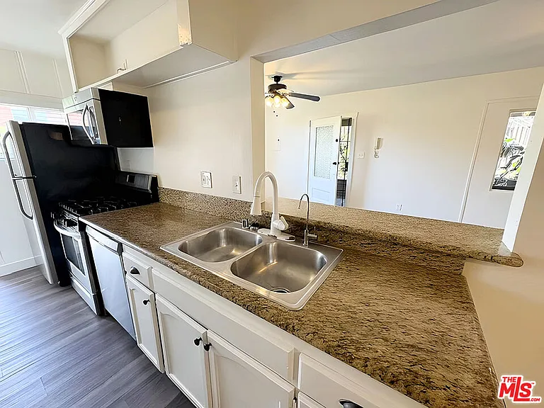4360 1/2 Willow Brook Ave — Photo 5