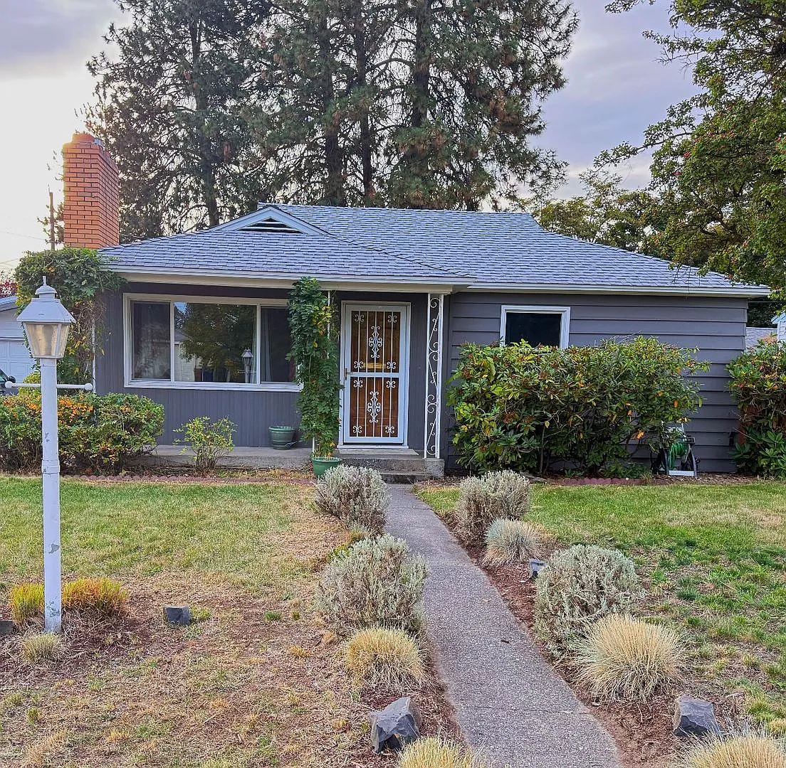 4 Bedroom 2 Bathroom Home for Rent — Photo 1