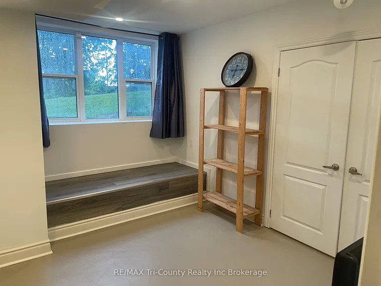 909 James St — Photo 10