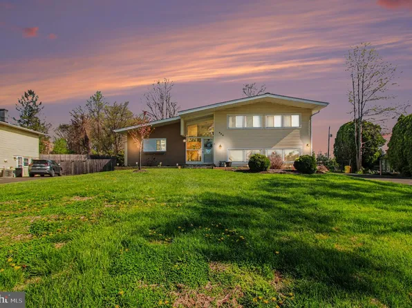 908 Fraser Rd, Erdenheim, PA 19038