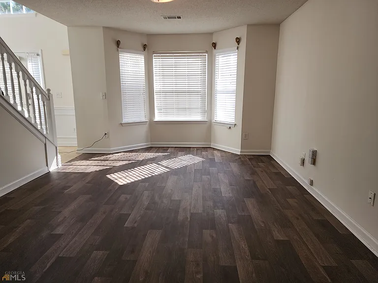 7130 Cavender Dr S — Photo 3