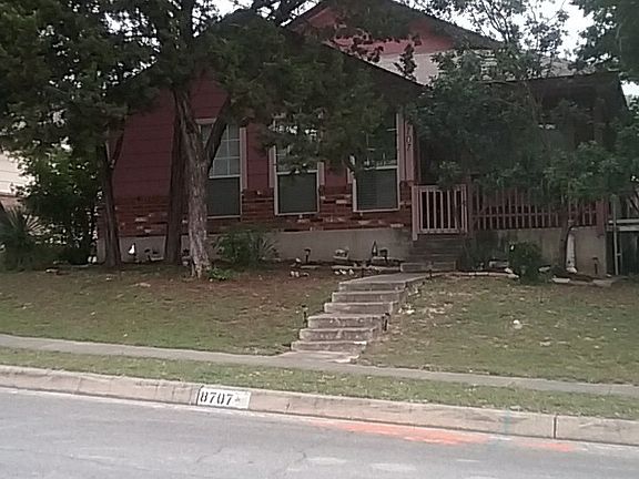 2nd image of 8707 Melrose