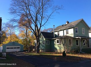 14 Chestnut St, Castleton, NY 12033