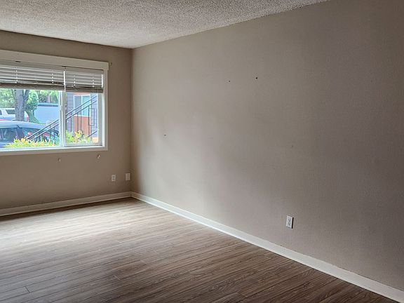 4th image of 2725-2743 SE Taylor St #2737