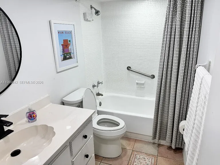 5005 Collins Ave #1404 — Photo 4