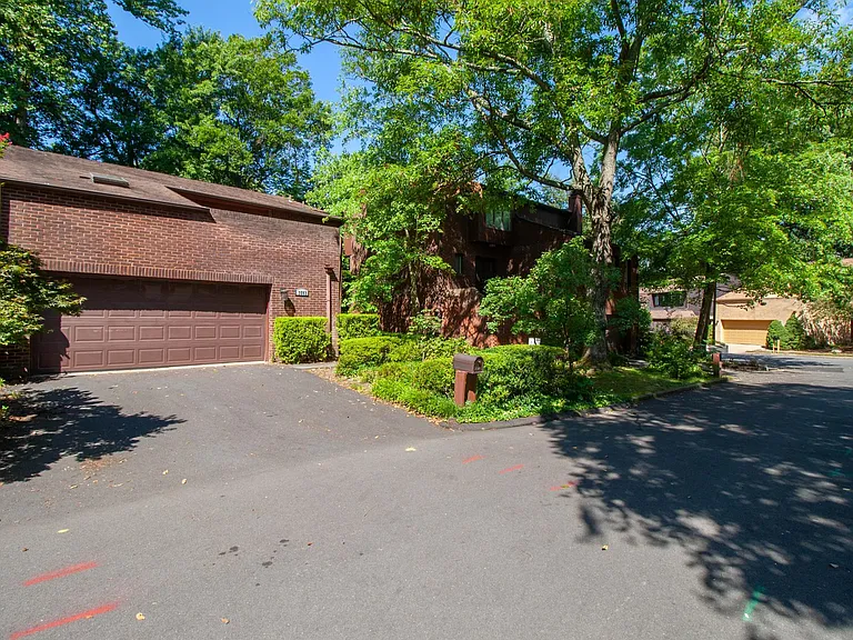 3503 Redwood Ct — Photo 2