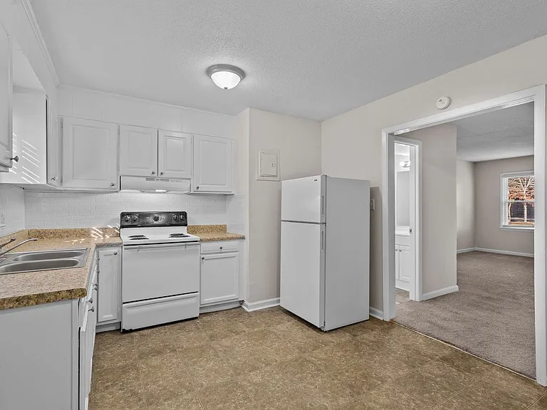 300 E McPherson Dr — Photo 9