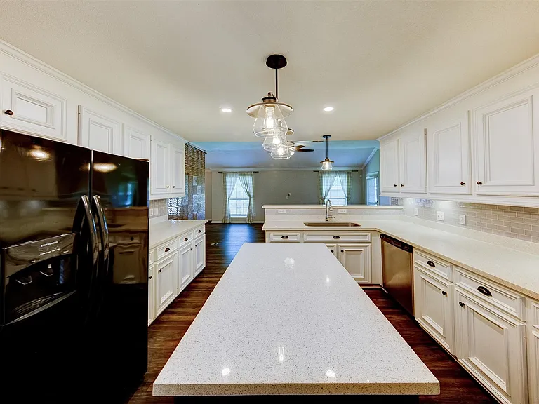 402 Live Oak Ln — Photo 12