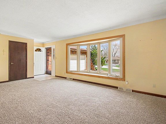 5th image of 1379 Leeward Rd
