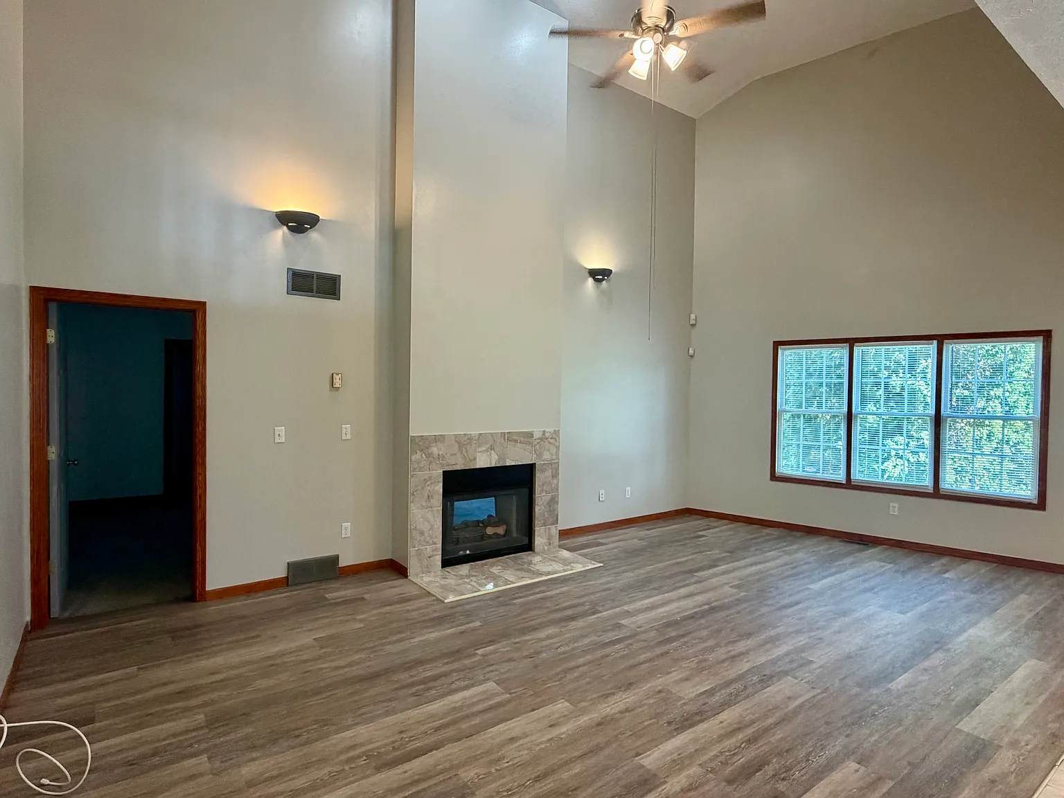 3 bed, 2.5 bath, 2080 sqft, $2,650 — Photo 3