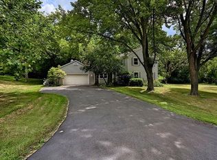 690 Leon Dr, Tower Lakes, IL 60010