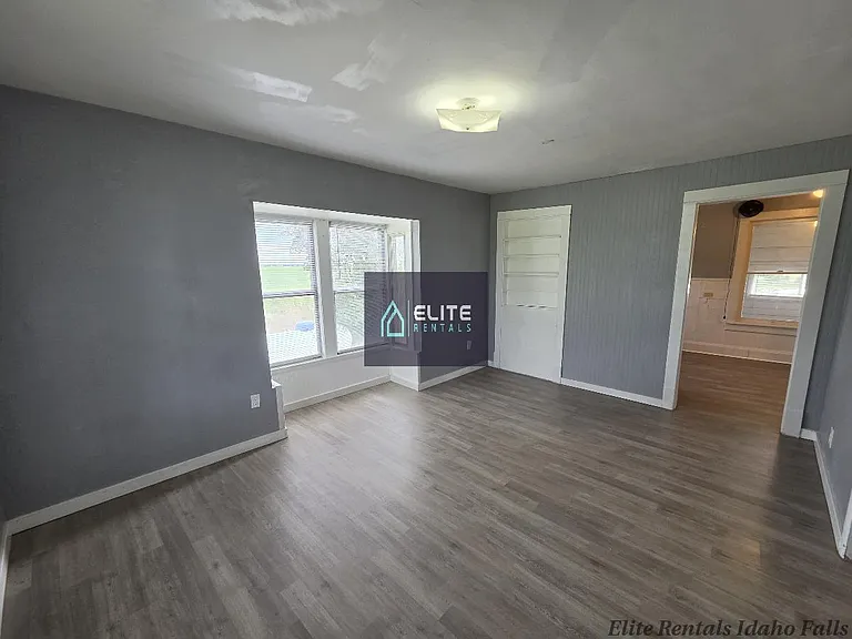 12381 N 15 E — Photo 5