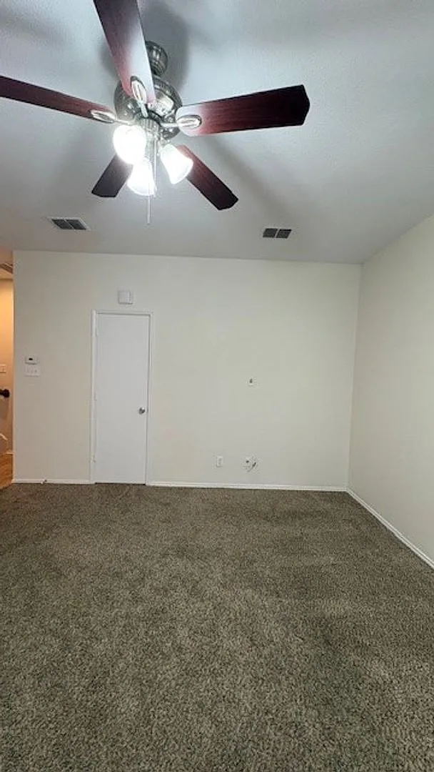 4 Bedroom Townhome !! — Photo 3