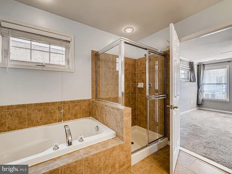 604 S Glover St — Photo 5