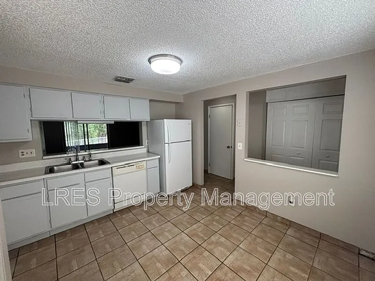 4974 Sanoma Vlg — Photo 9