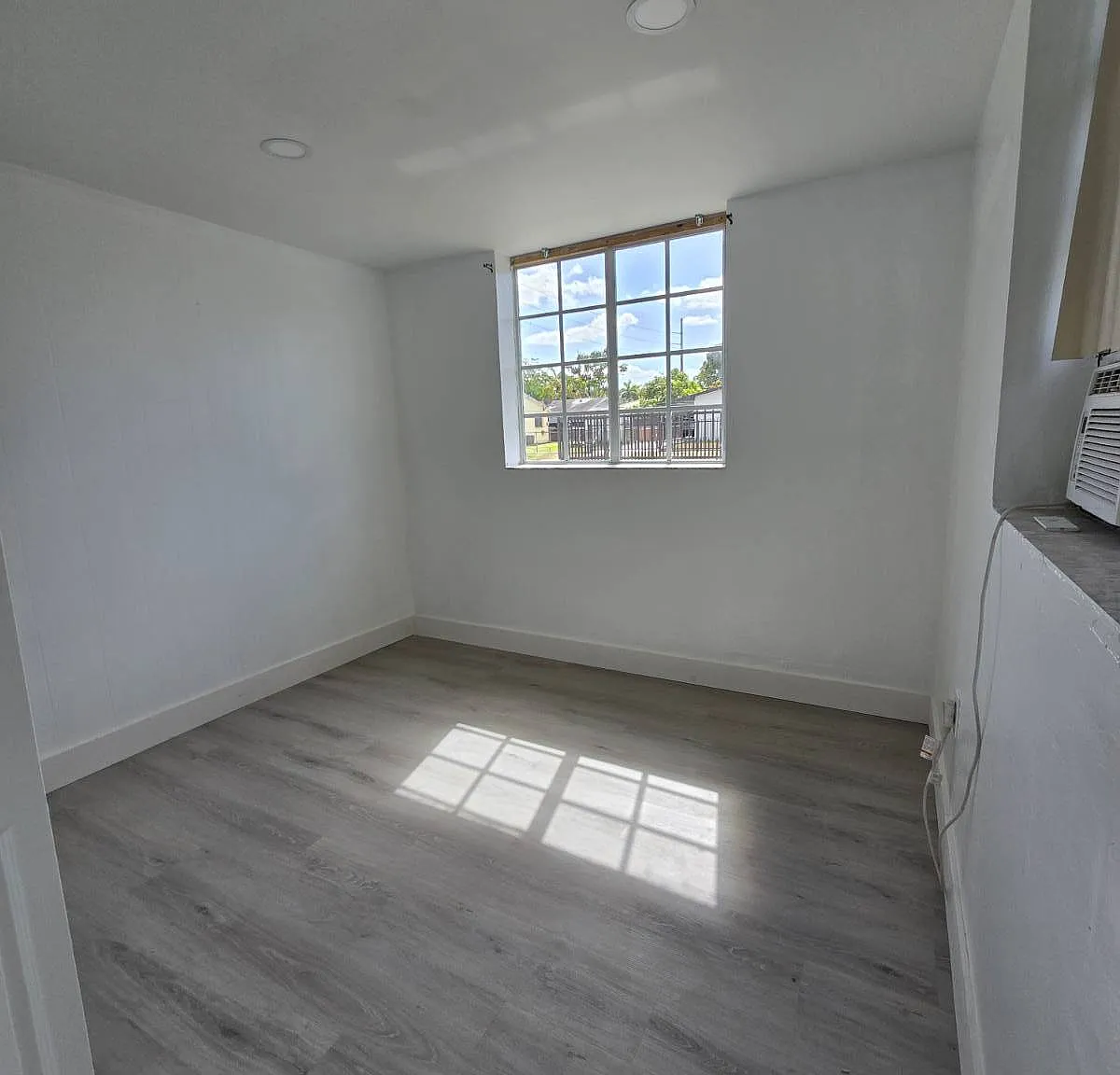 1 bed, 1.0 bath, 550 sqft, $1,300 — Photo 1