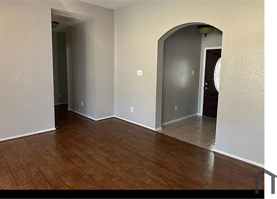 5 bed, 1901 sqft, $3,475 — Photo 2