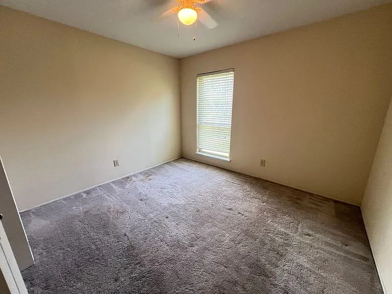 2107 Victoria Rd — Photo 34