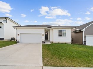 728 Kingfisher Dr, Norwalk, IA 50211