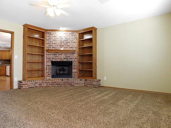 3rd image of 2820 Woodlawn Dr